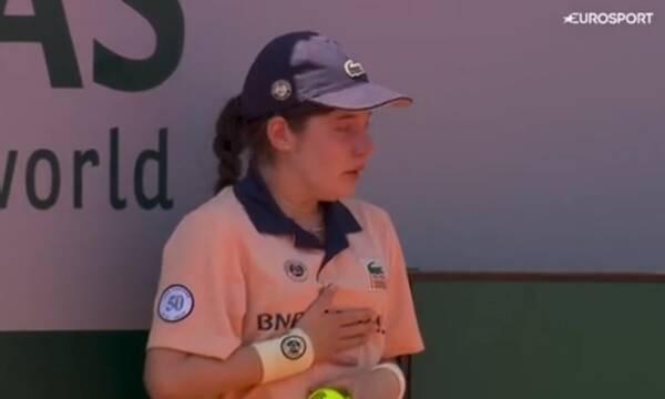Roland Garros: Χτύπησε κατά λάθος ένα ball kid η Κάτο κι αποβλήθηκε - Αποδοκίμασε το κοινό (video)